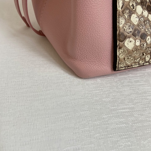 Authentic Louis Vuitton Lockme MM Rose Ballerine Pink w/ Python COA – Rare HTF - Picture 13 of 15